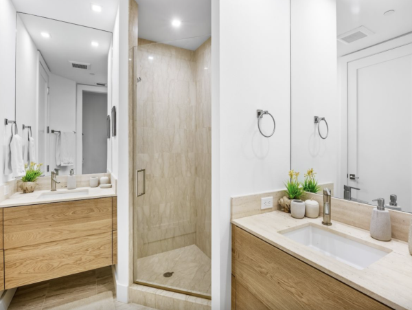 Ultra Posh South end Condo with Private Pool and Spa